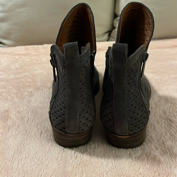 Lucky Brand Basil Stone Colored Zip Bootie - 7.5 - Picture 3 of 6